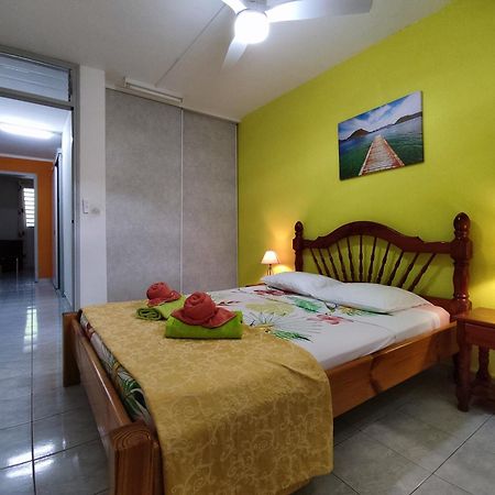Bungalow With Sea View In Deshaies Buitenkant foto