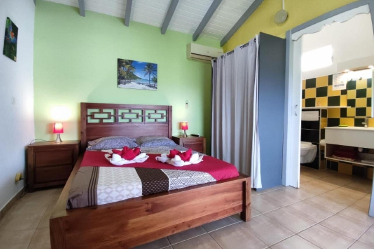 Bungalow With Sea View In Deshaies Buitenkant foto