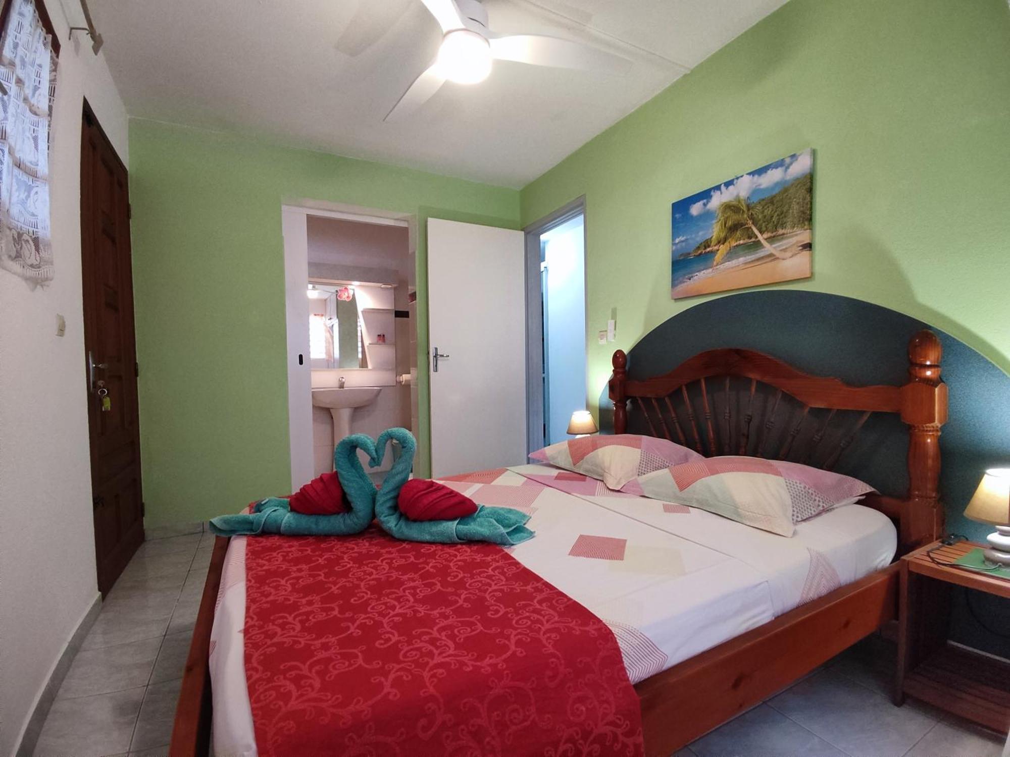 Bungalow With Sea View In Deshaies Buitenkant foto